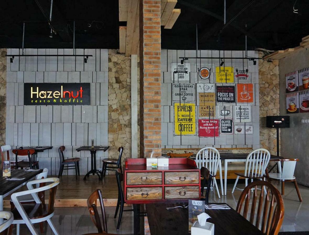 Hazotel Semarang Exterior foto